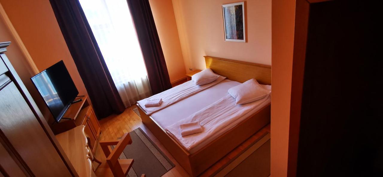 Bed and Breakfast Rakoczi Center Одорхею-Секуєск Екстер'єр фото